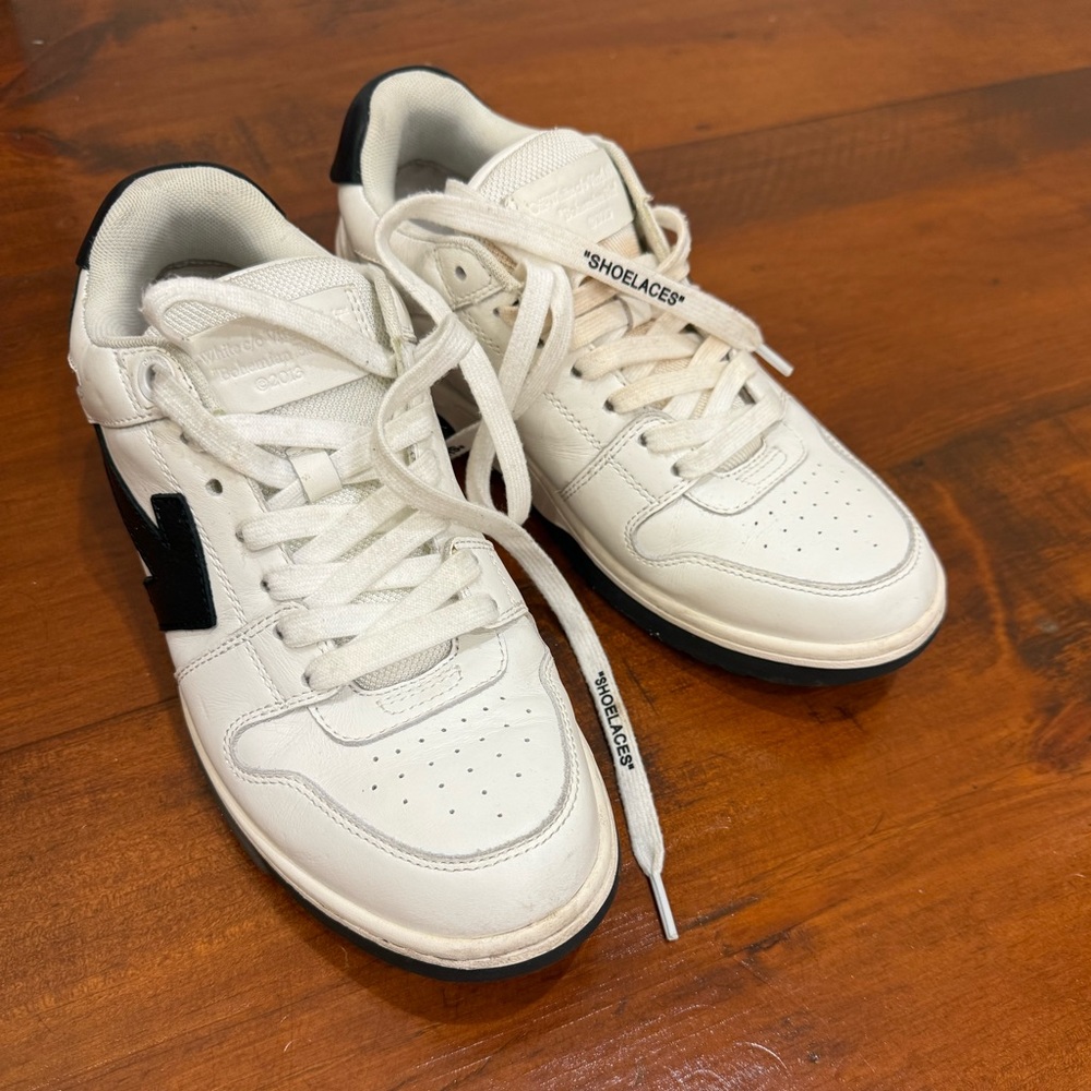 Off-White sneaker - Picture 3 of 3